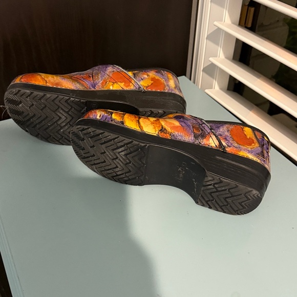 Colorful Floral Clogs - Picture 3 of 5